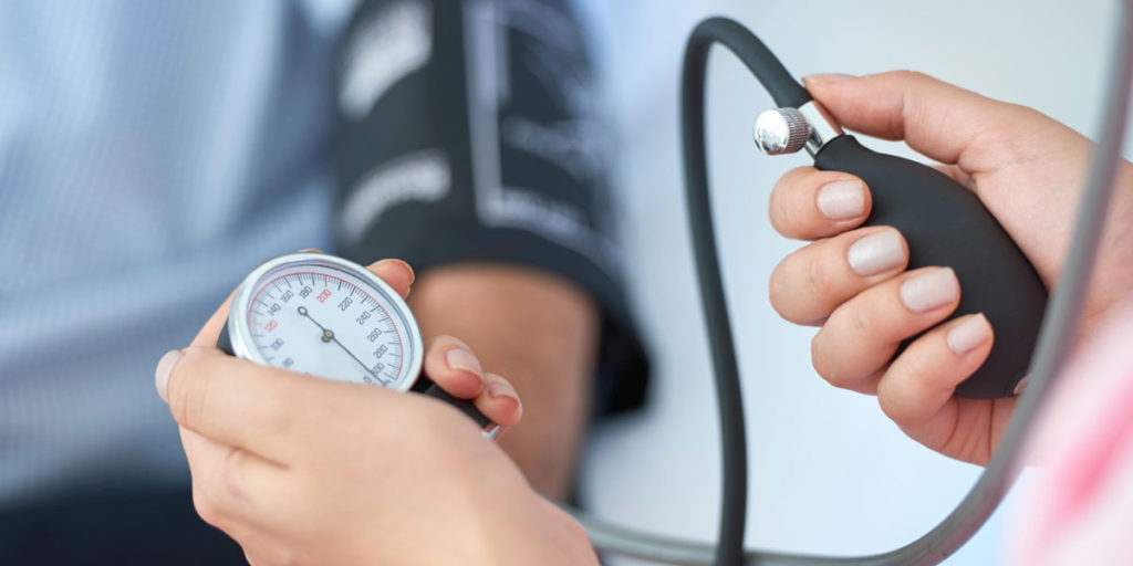 Controllo della pressione e autoanalisi del sangue: INR, glicemia e colesterolo | Farmacia Comelli a San Michele al Tagliamento